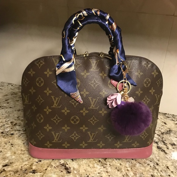 Louis Vuitton Handbags - 💯 Authentic Louis Vuitton Alma Mauve
